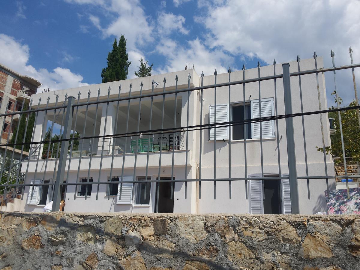 Afroditi'S View Himare Exterior photo